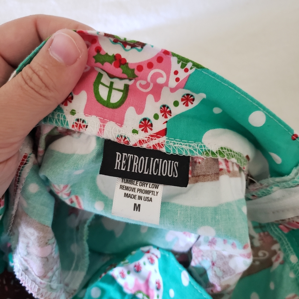 Retrolicious Gingerbread House Skirt - Picture 5 of 6